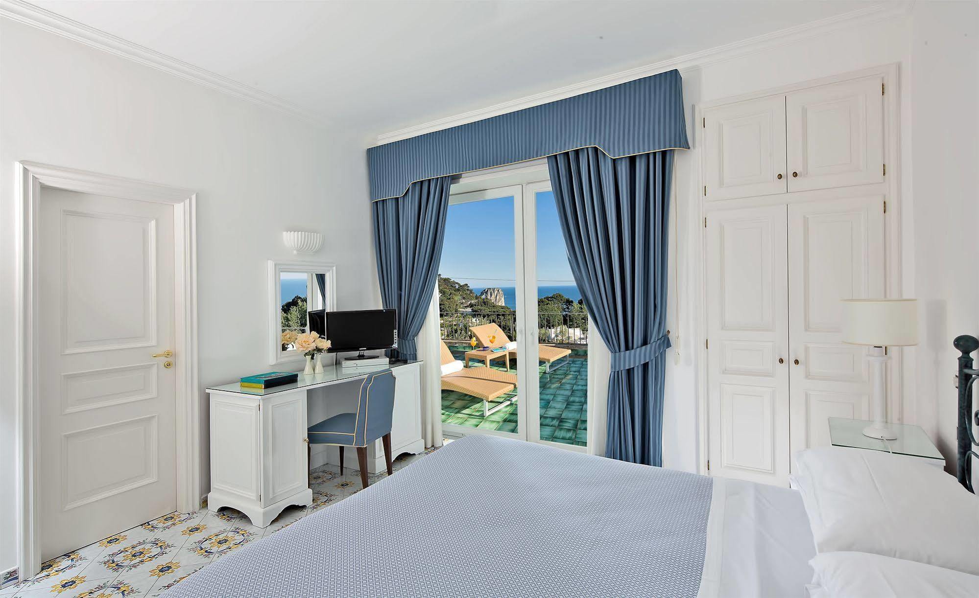 Canasta Capri